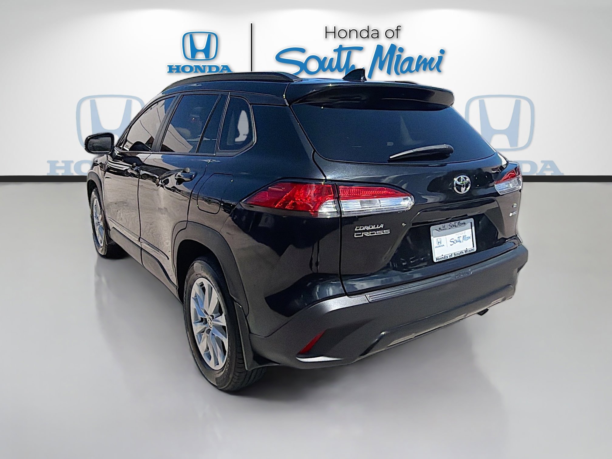 Used 2022 Toyota Corolla Cross LE AWD/4WD image 5
