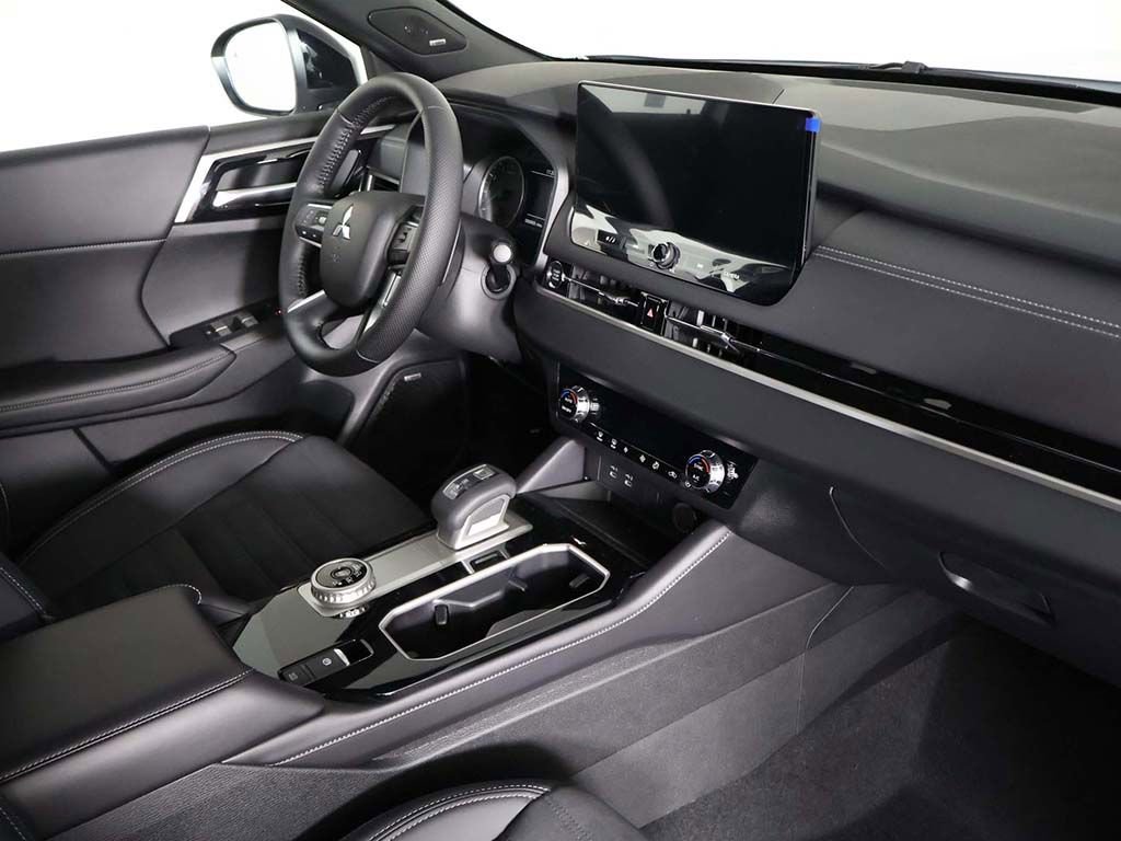 New 2026 Mitsubishi Outlander LE FWD image 27