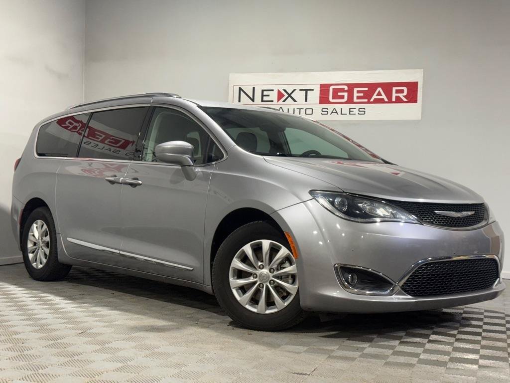 Used 2018 Chrysler Pacifica Touring-L w/ Premium Audio Group