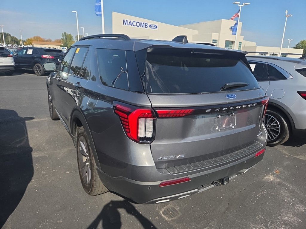 Certified 2025 Ford Explorer Active w/ Active Comfort Package AWD/4WD image 9