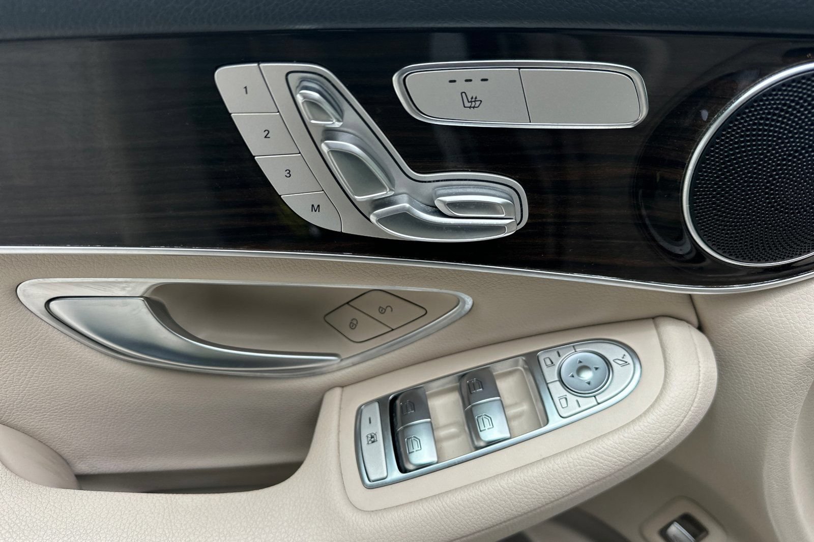 Used 2021 Mercedes-Benz GLC 300 4MATIC image 12