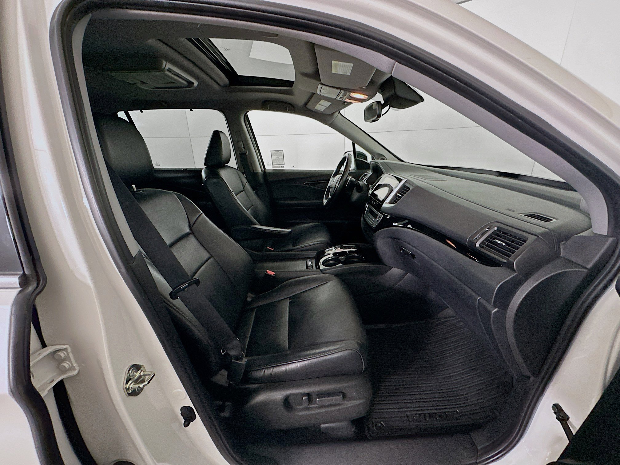 Used 2018 Honda Pilot Touring image 33