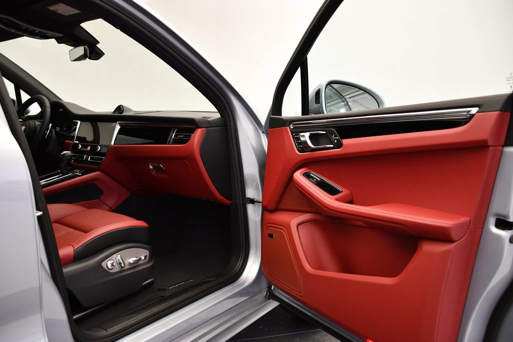 Certified 2026 Porsche Macan AWD/4WD image 49