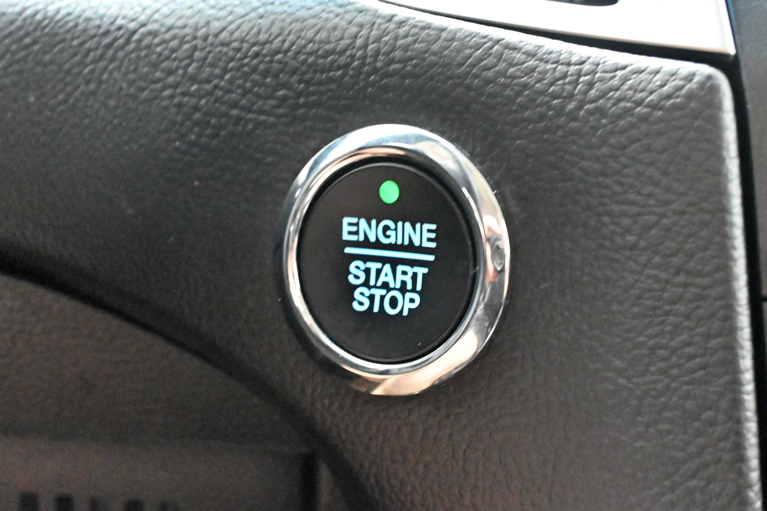 Used 2020 Ford Edge SEL w/ Cold Weather Package AWD/4WD image 8