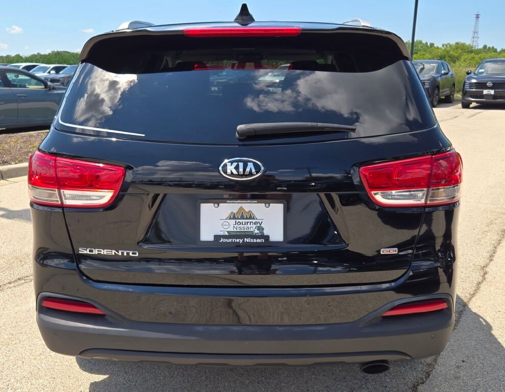 Used 2017 Kia Sorento LX w/ LX Convenience Package image 12