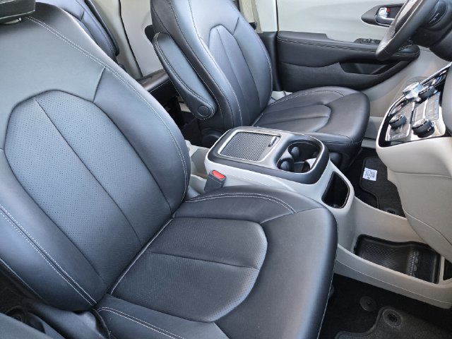 Certified 2024 Chrysler Pacifica Touring-L FWD image 14