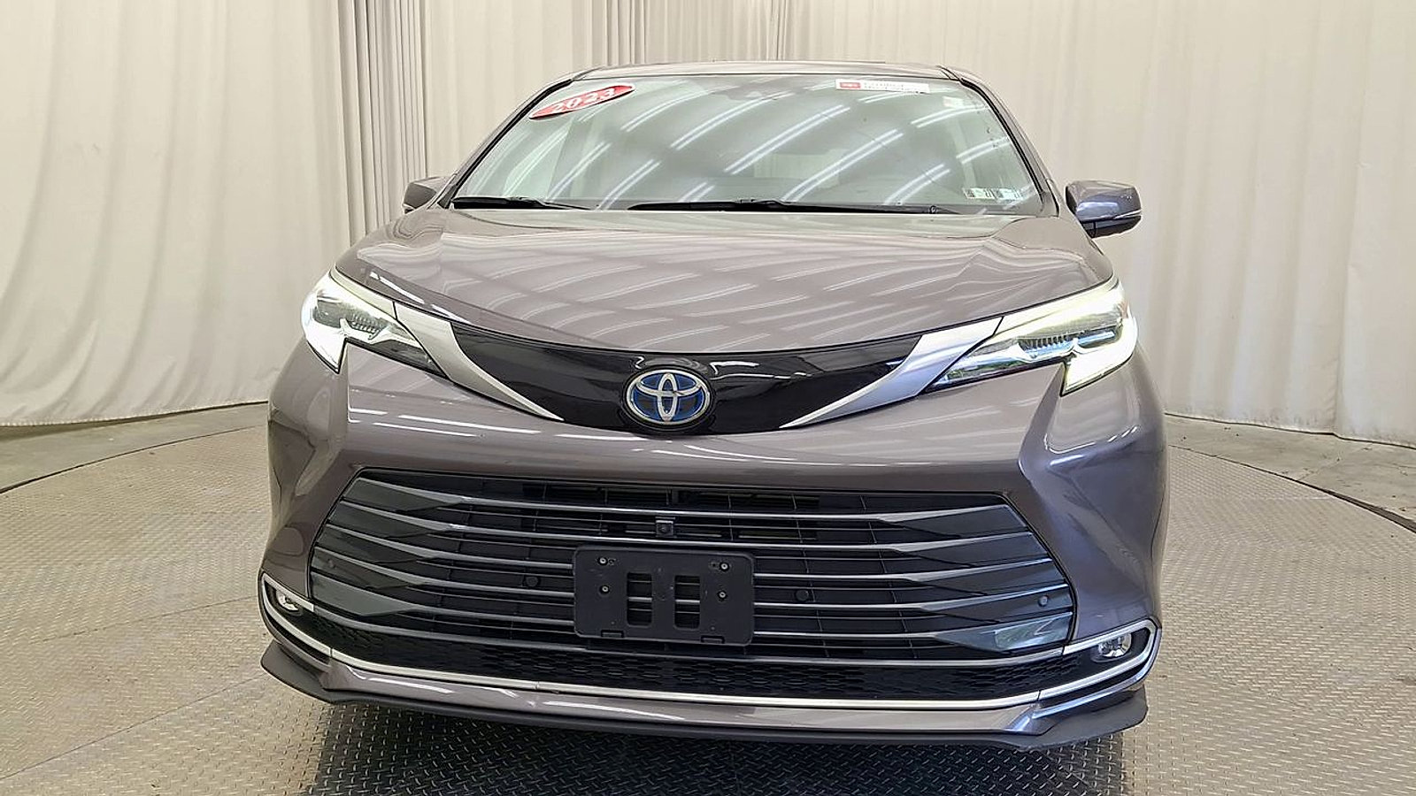 Certified 2023 Toyota Sienna Platinum AWD/4WD image 6