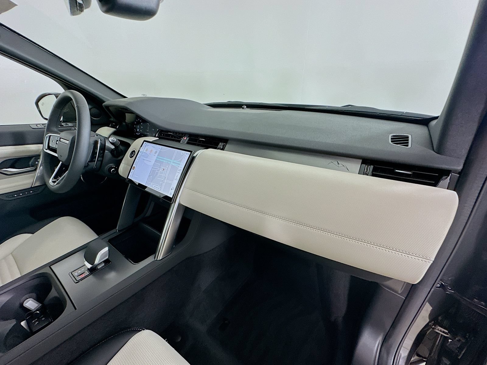 New 2026 Land Rover Discovery Sport Landmark AWD/4WD image 47