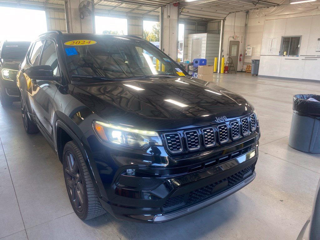 Used 2024 Jeep Compass Limited w/ High Altitude Package AWD/4WD image 1