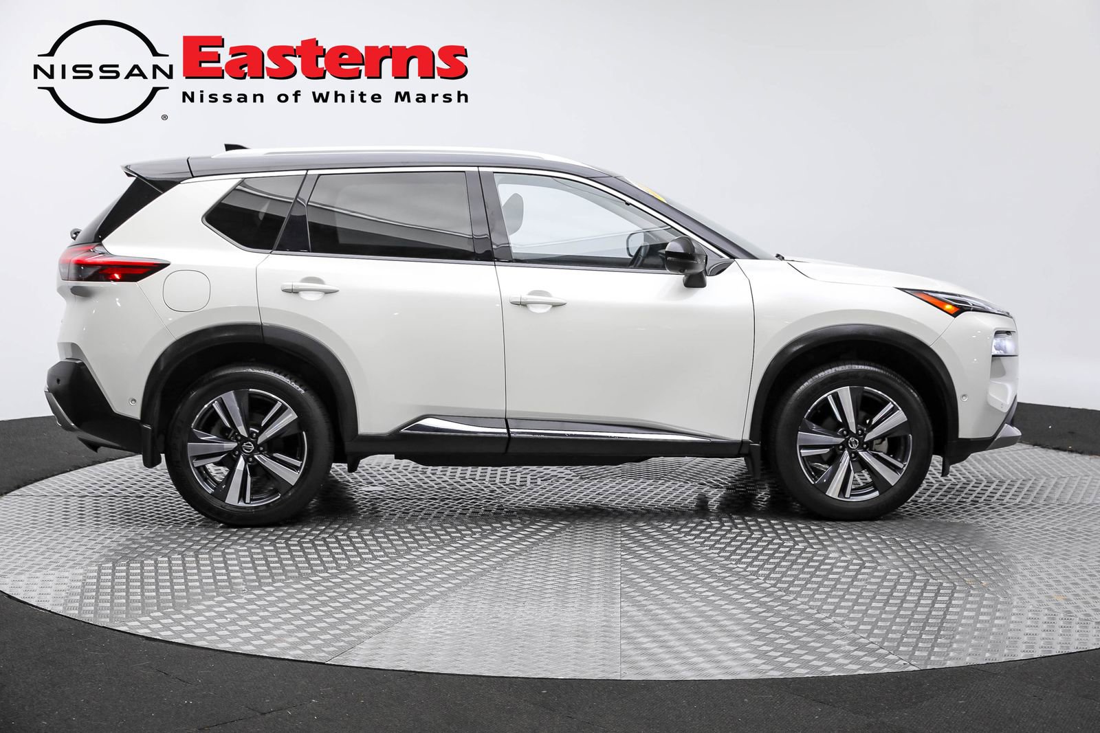 Used 2021 Nissan Rogue Platinum image 5