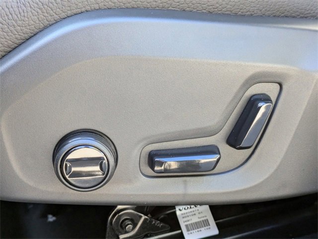New 2025 Volvo XC60 B5 Plus w/ Climate Package image 18