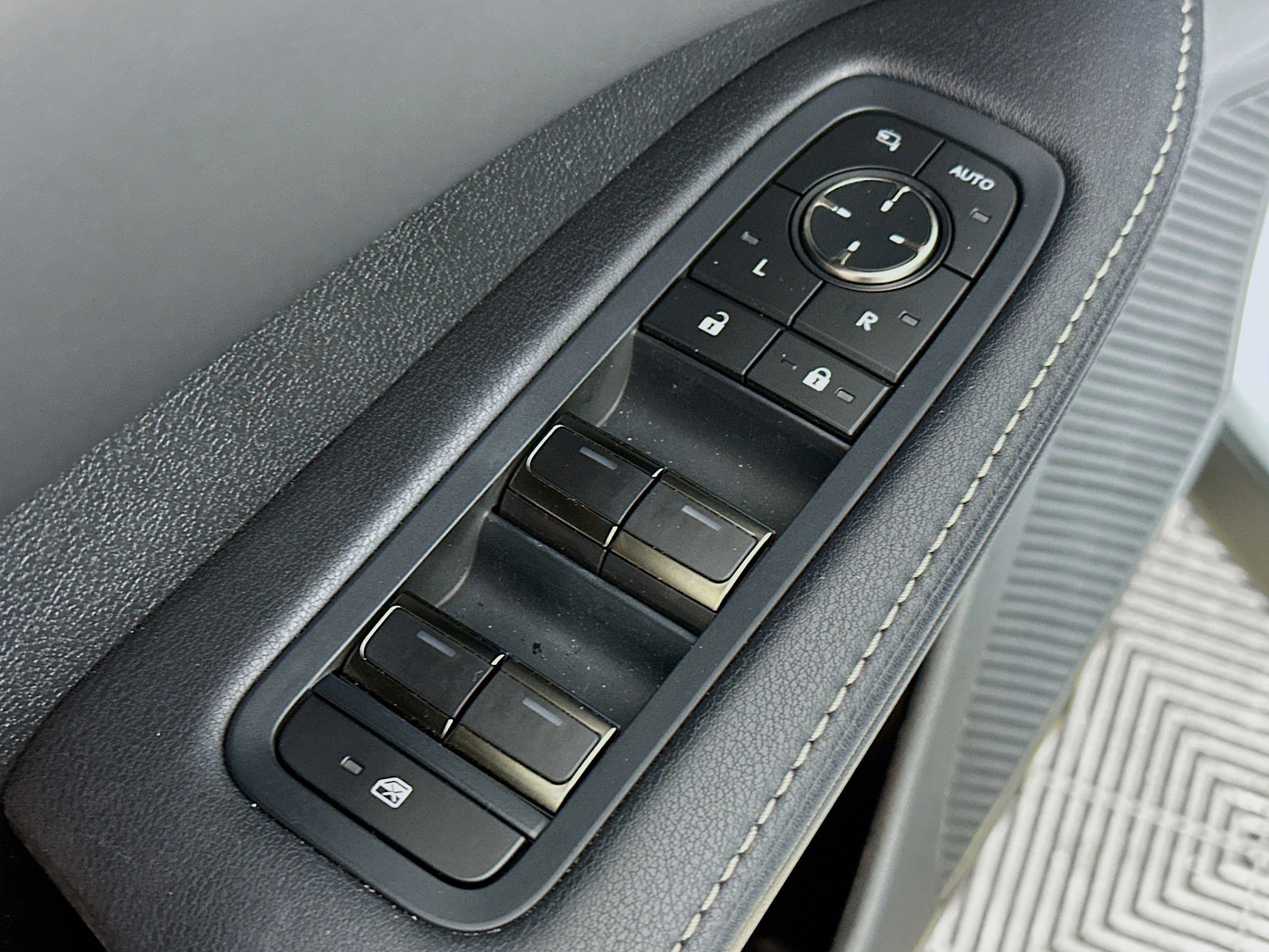 Used 2025 Lexus RX 350 F Sport w/ Convenience Package image 17