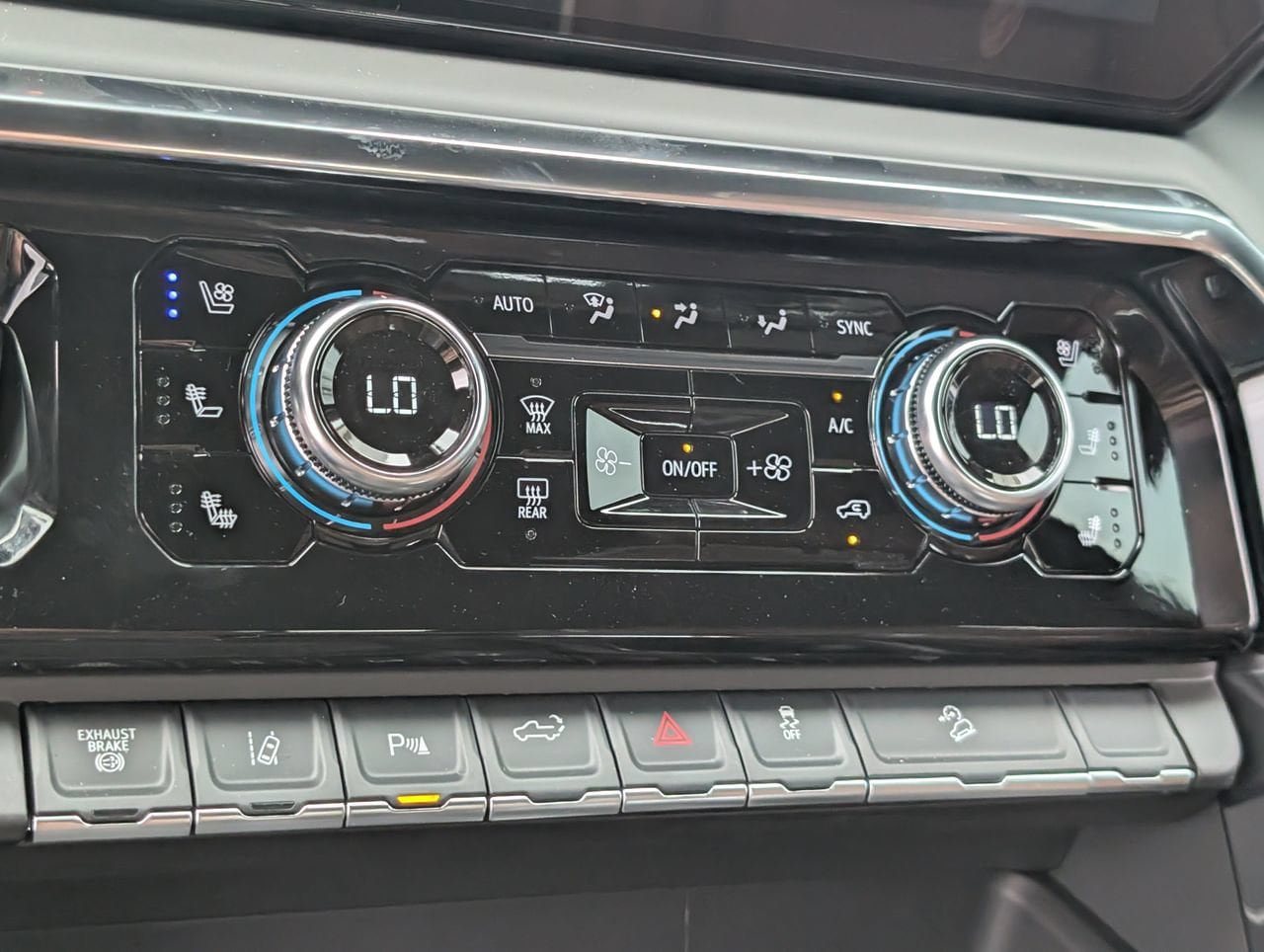New 2026 GMC Sierra 2500 Denali Ultimate AWD/4WD image 13