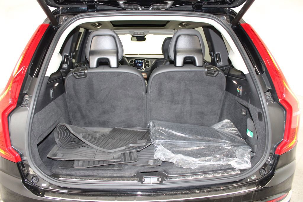 Used 2024 Volvo XC90 T8 Plus w/ Protection Package Premier AWD/4WD image 14