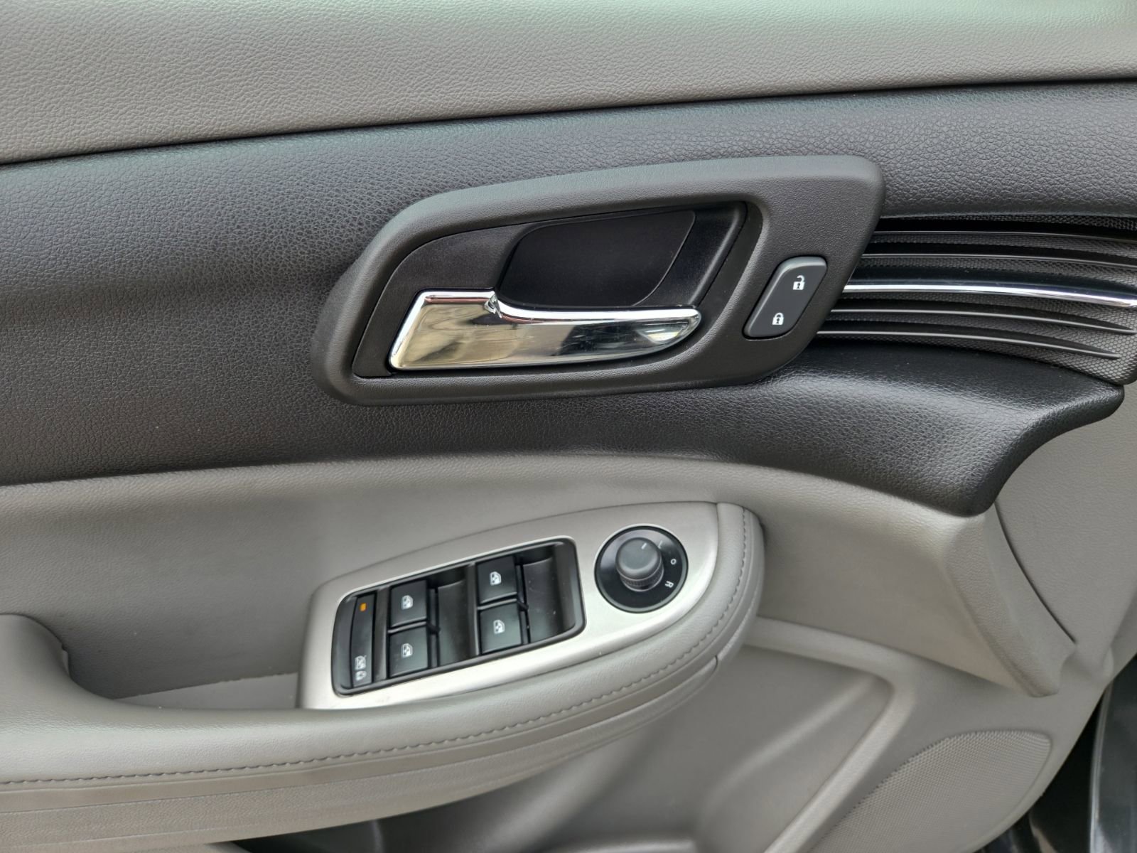 Used 2014 Chevrolet Malibu LS FWD image 17