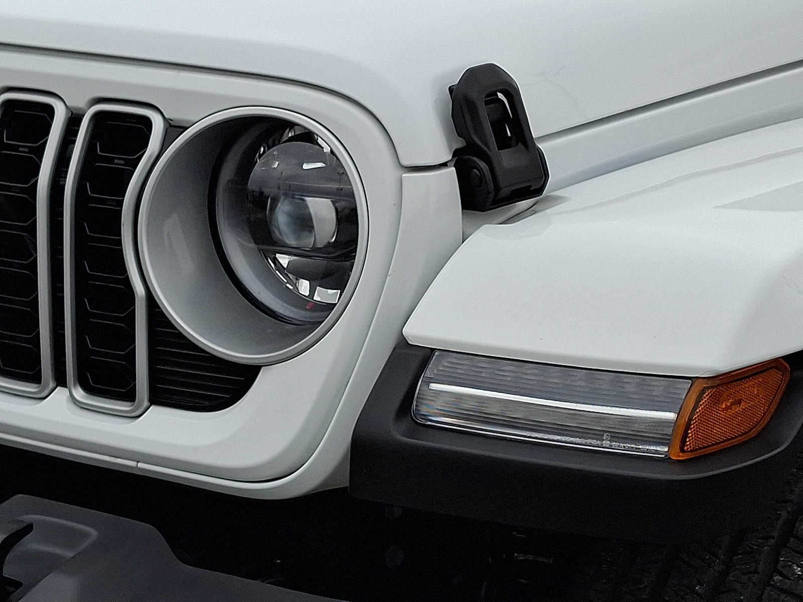 Certified 2025 Jeep Wrangler Unlimited Sahara w/ Safety Group image 9