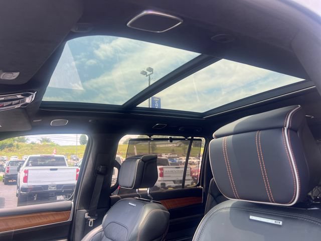 Used 2022 Jeep Grand Wagoneer Series III AWD/4WD image 21