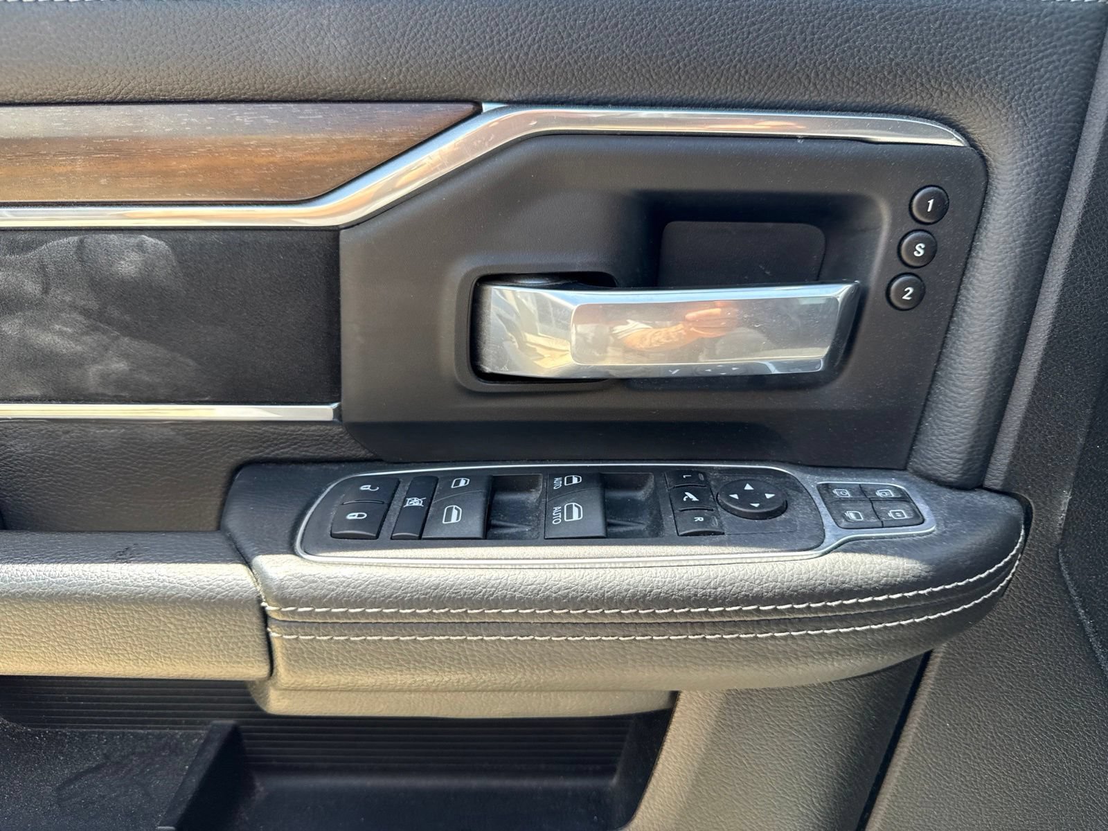 Used 2024 RAM 2500 Laramie w/ Safety Group AWD/4WD image 15