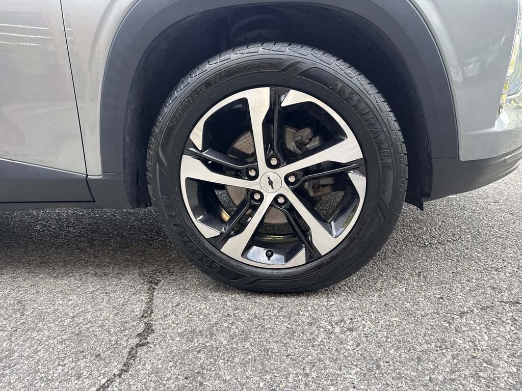 Used 2024 Chevrolet Trax RS w/ Driver Confidence Package FWD image 2