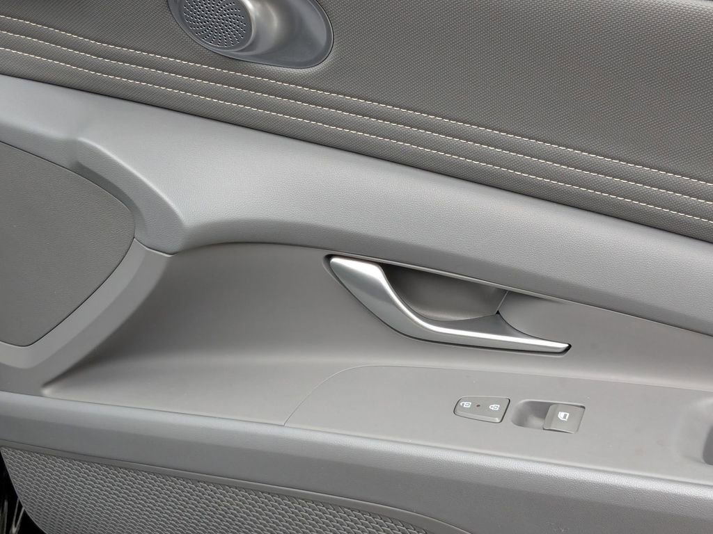 Used 2025 Hyundai Elantra SEL image 31