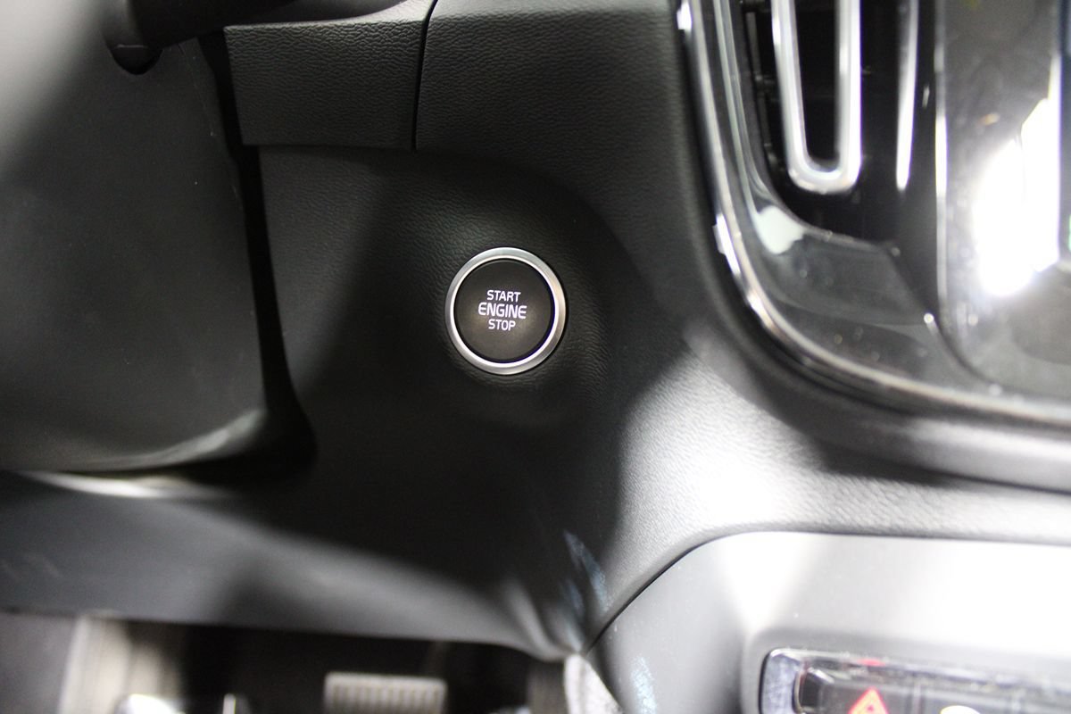 Used 2024 Volvo XC40 B5 Core AWD/4WD image 16