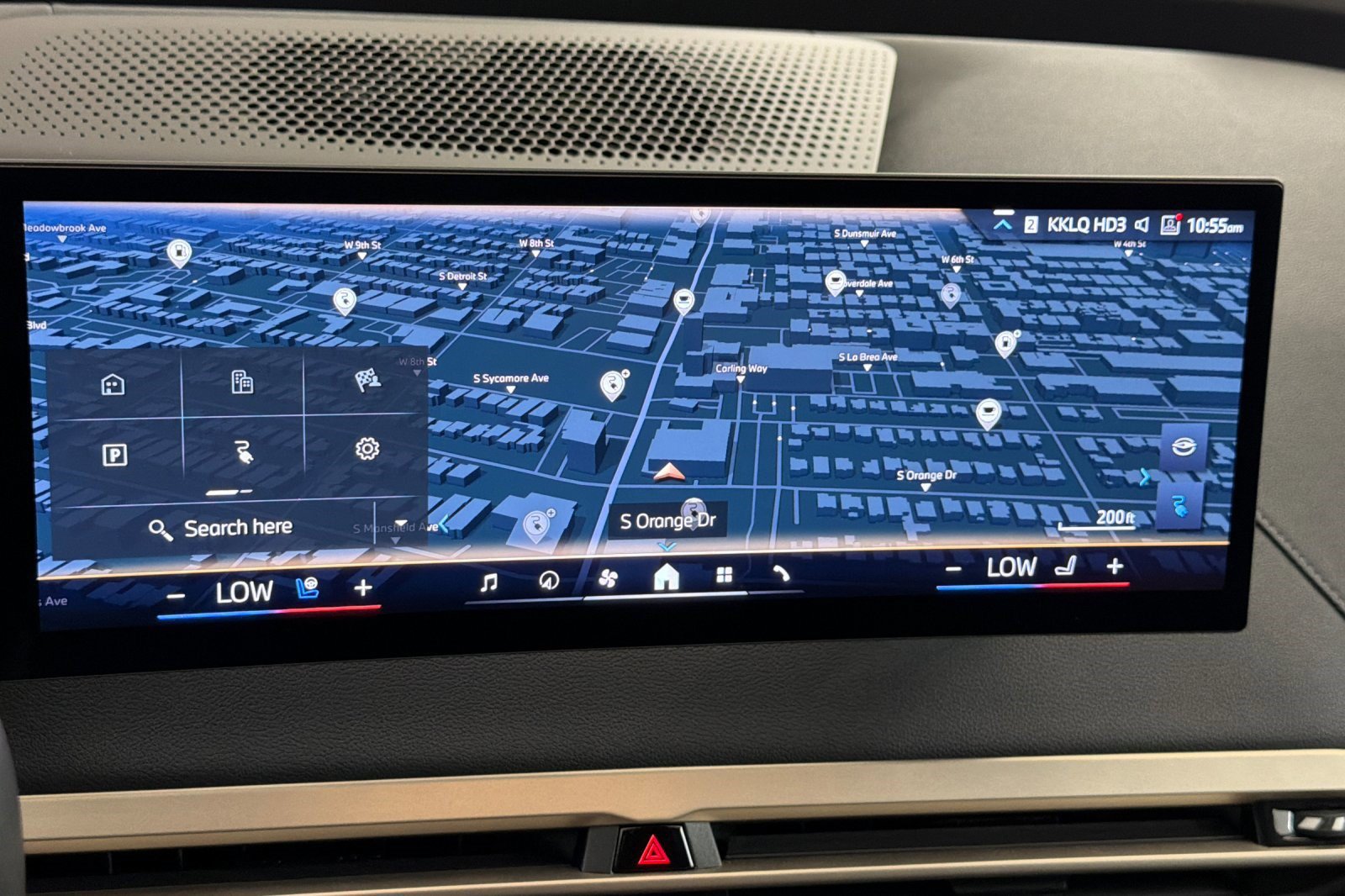 Certified 2024 BMW iX xDrive50 w/ Premium Package AWD/4WD image 25
