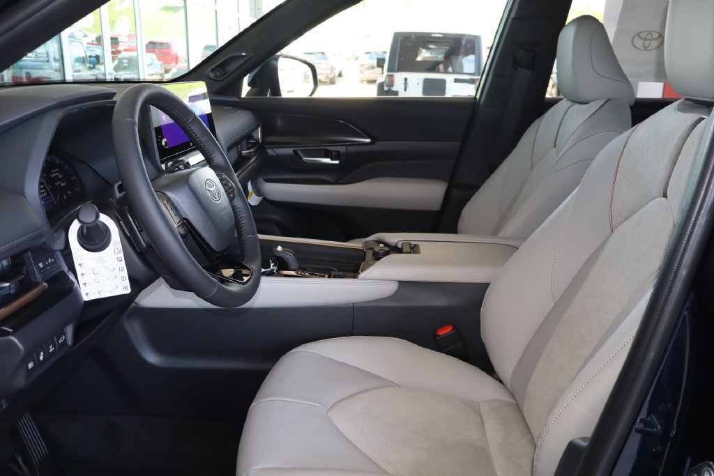 New 2026 Toyota Grand Highlander AWD Hybrid image 17