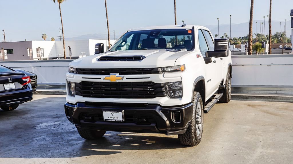 Used 2025 Chevrolet Silverado 2500 Custom w/ Custom Value Package AWD/4WD image 4