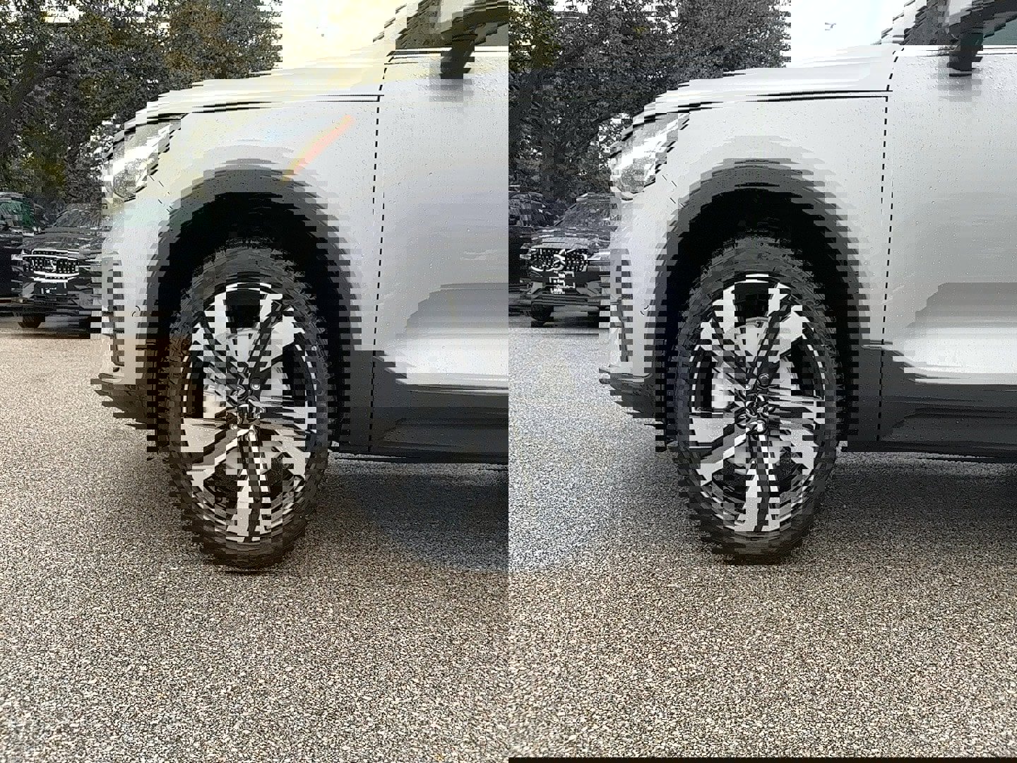 New 2025 Volvo XC40 B5 Ultra w/ Protection Package image 10