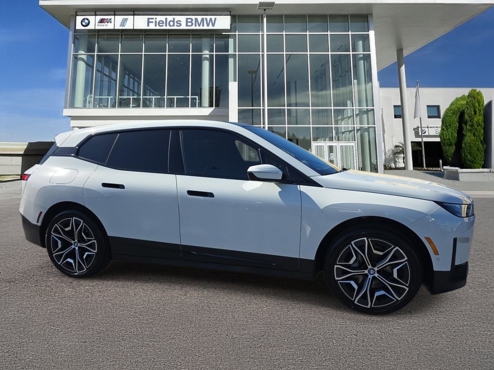 Certified 2024 BMW iX xDrive50 w/ Luxury Package AWD/4WD image 1