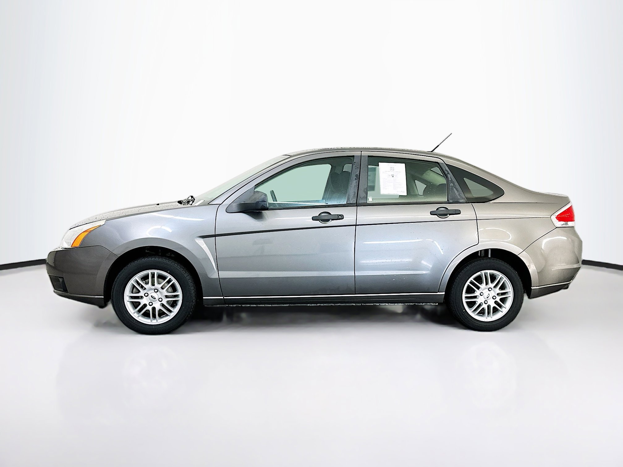 Used 2009 Ford Focus SE FWD image 4