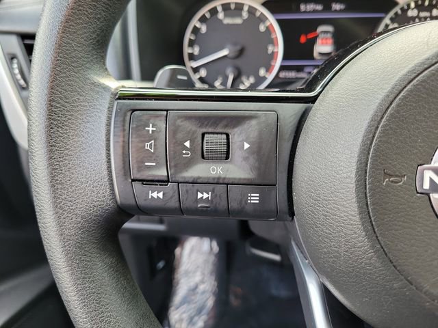 Used 2023 Nissan Rogue SV image 5