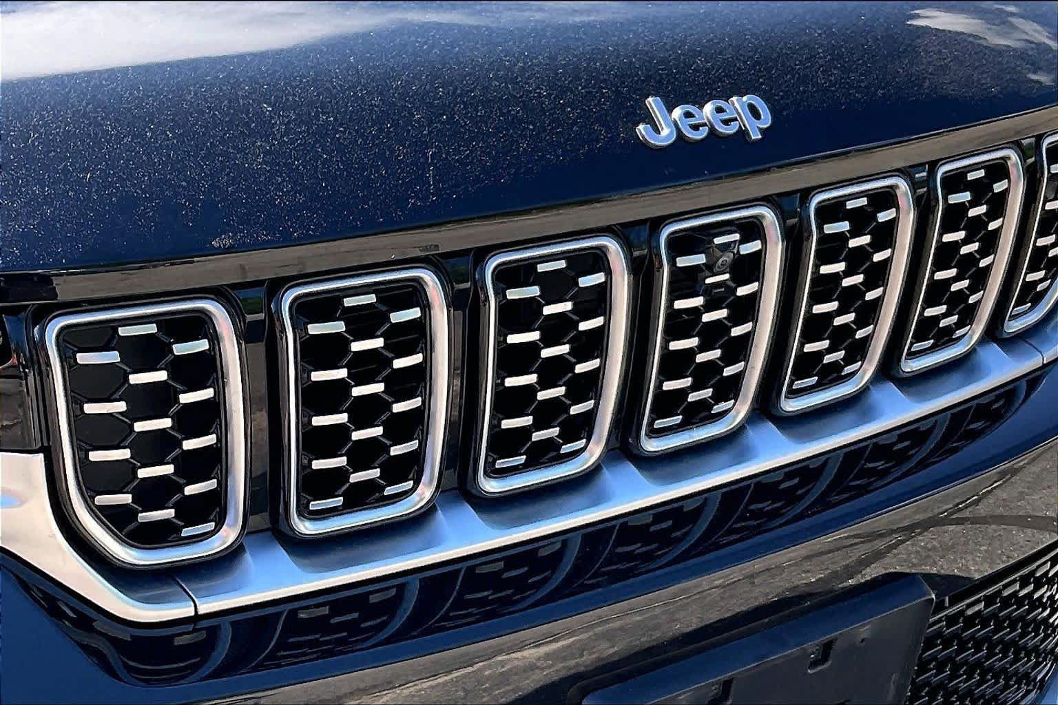 Used 2022 Jeep Grand Cherokee Summit AWD/4WD image 31