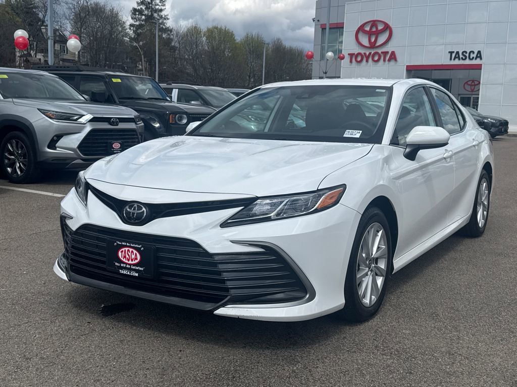 Used 2023 Toyota Camry LE image 3