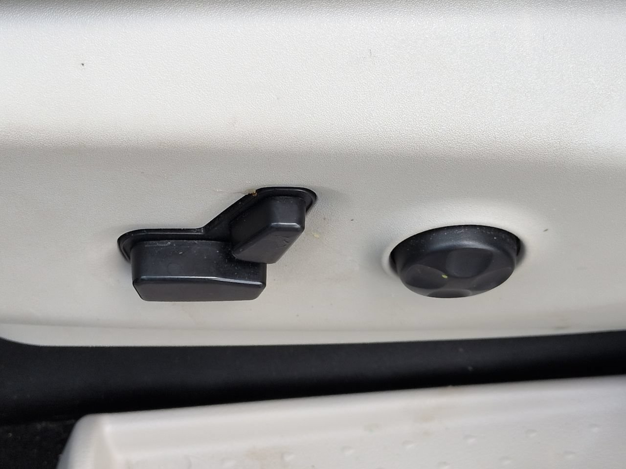Used 2019 Chrysler Pacifica Touring-L Plus w/ Advanced Safetytec Group FWD image 20