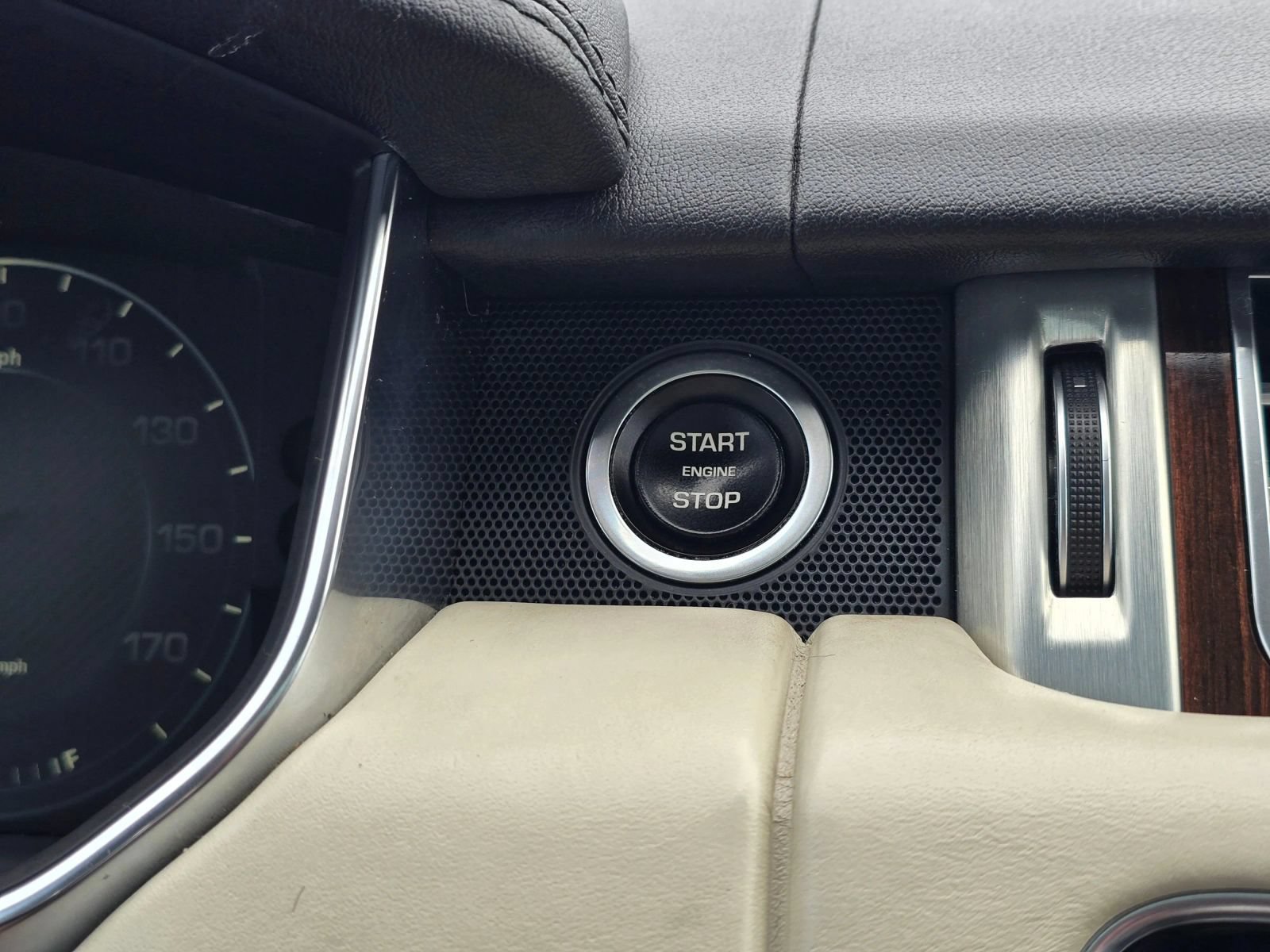 Used 2014 Land Rover Range Rover Supercharged AWD/4WD image 31