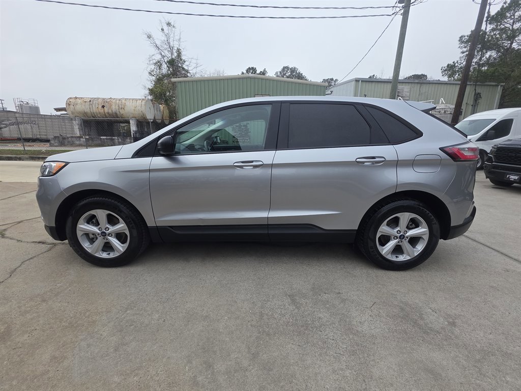 Used 2020 Ford Edge SE image 2