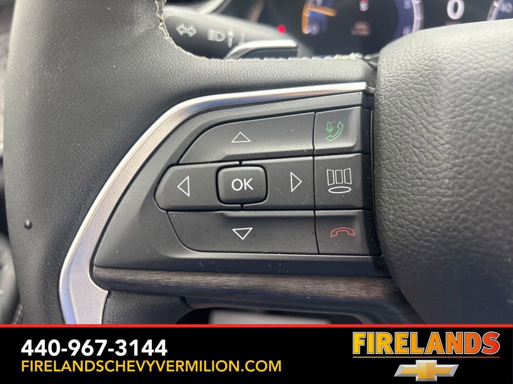Used 2023 Jeep Grand Cherokee Limited w/ Black Appearance Package AWD/4WD image 18