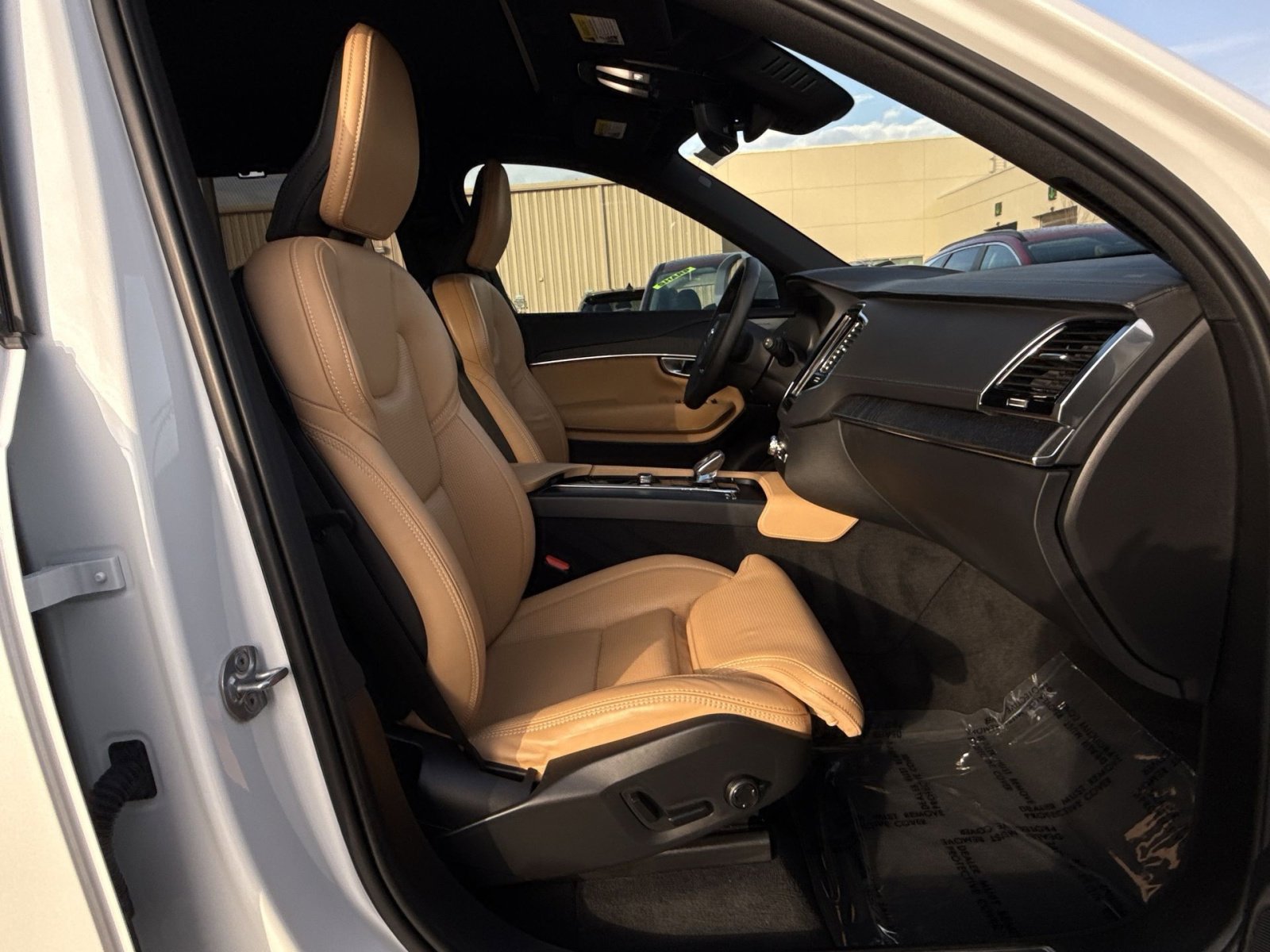 Used 2024 Volvo XC90 B6 Ultimate w/ Protection Package image 28