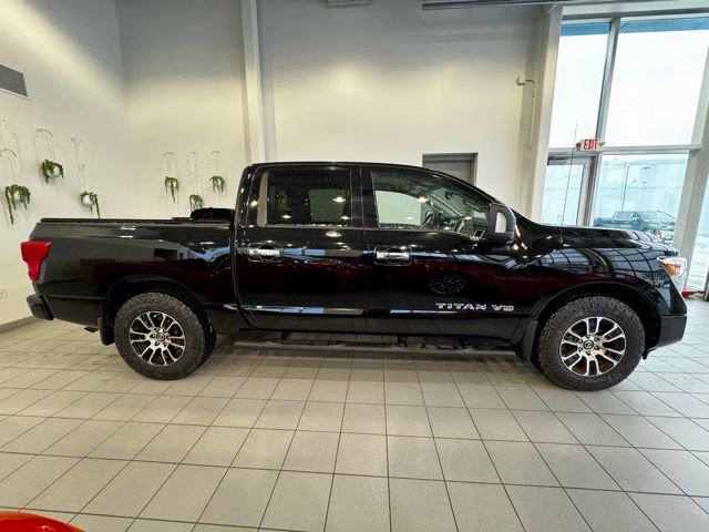 Used 2020 Nissan Titan SV image 36