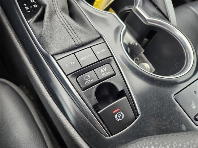 Used 2020 Toyota Camry XLE image 23