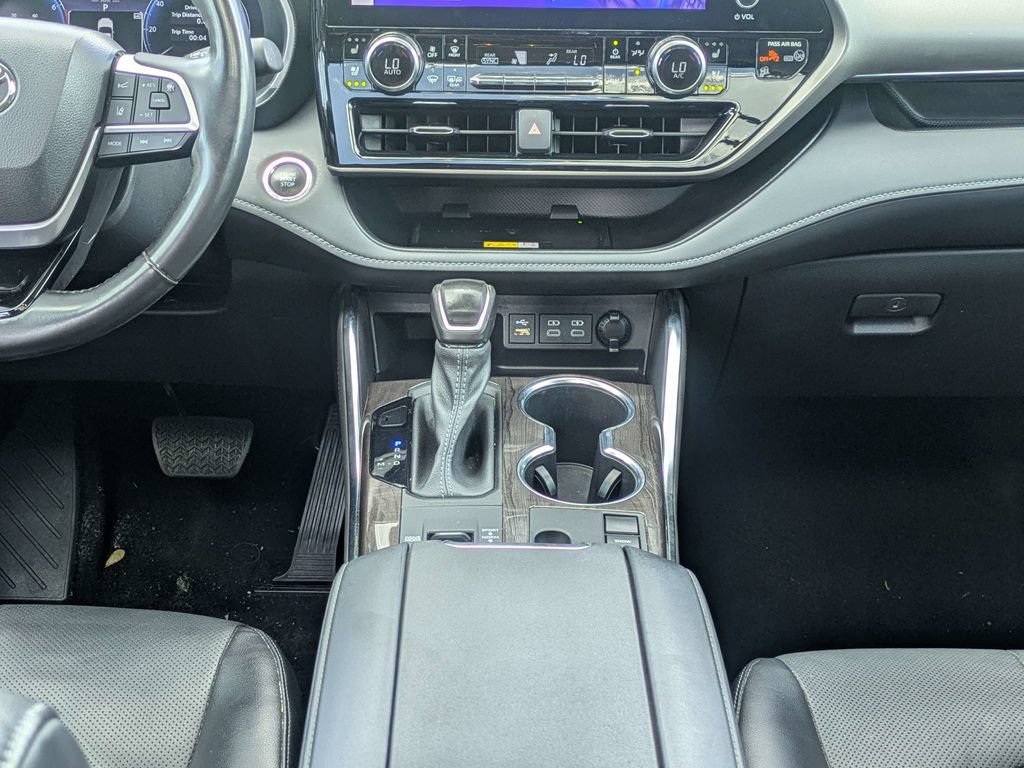 Used 2023 Toyota Highlander Limited FWD image 20