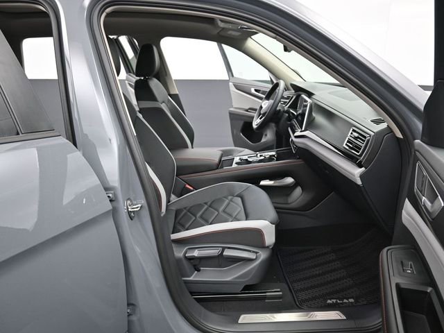 New 2026 Volkswagen Atlas Peak Edition image 14