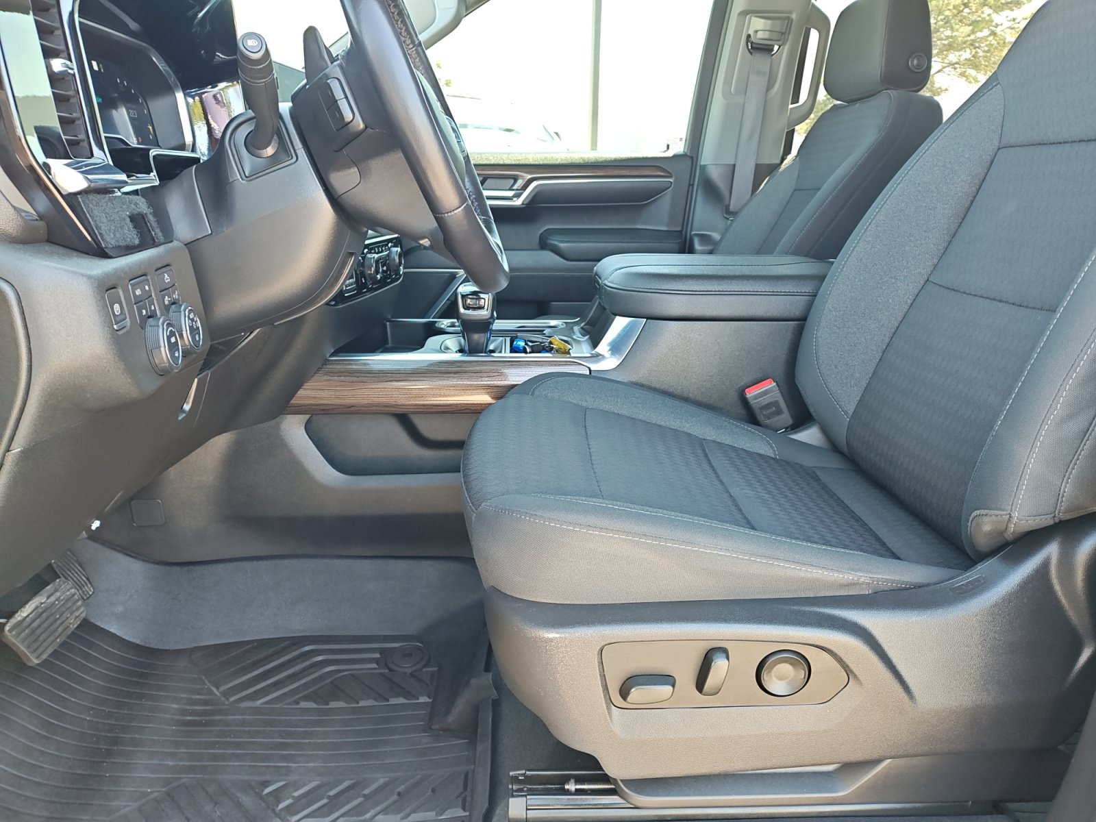 Used 2023 Chevrolet Silverado 1500 RST w/ Z71 Off-Road Package AWD/4WD image 12