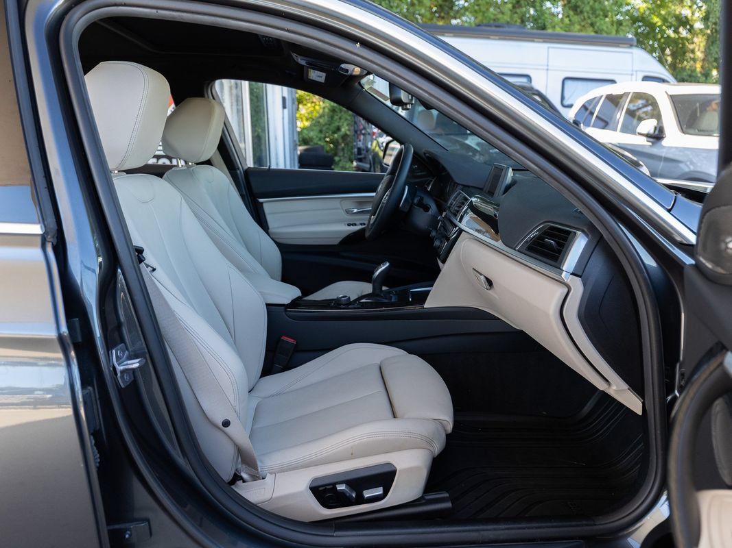 Used 2017 BMW 330i Sedan RWD image 21