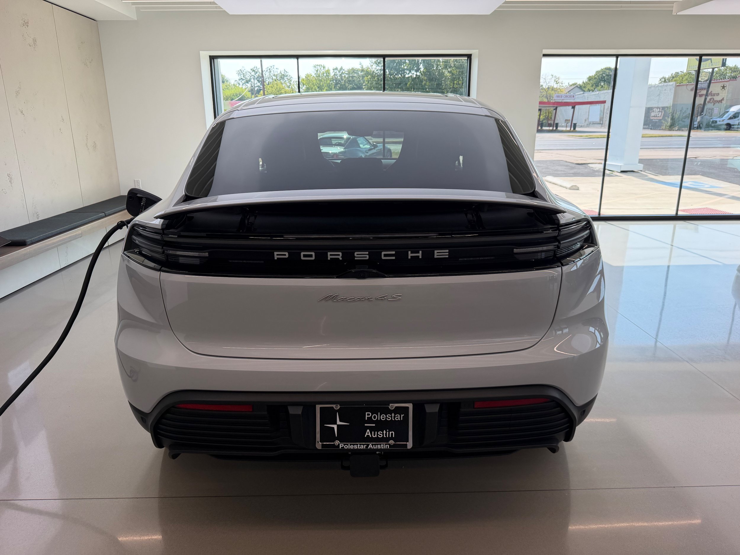 Used 2025 Porsche Macan 4S Electric AWD/4WD image 4