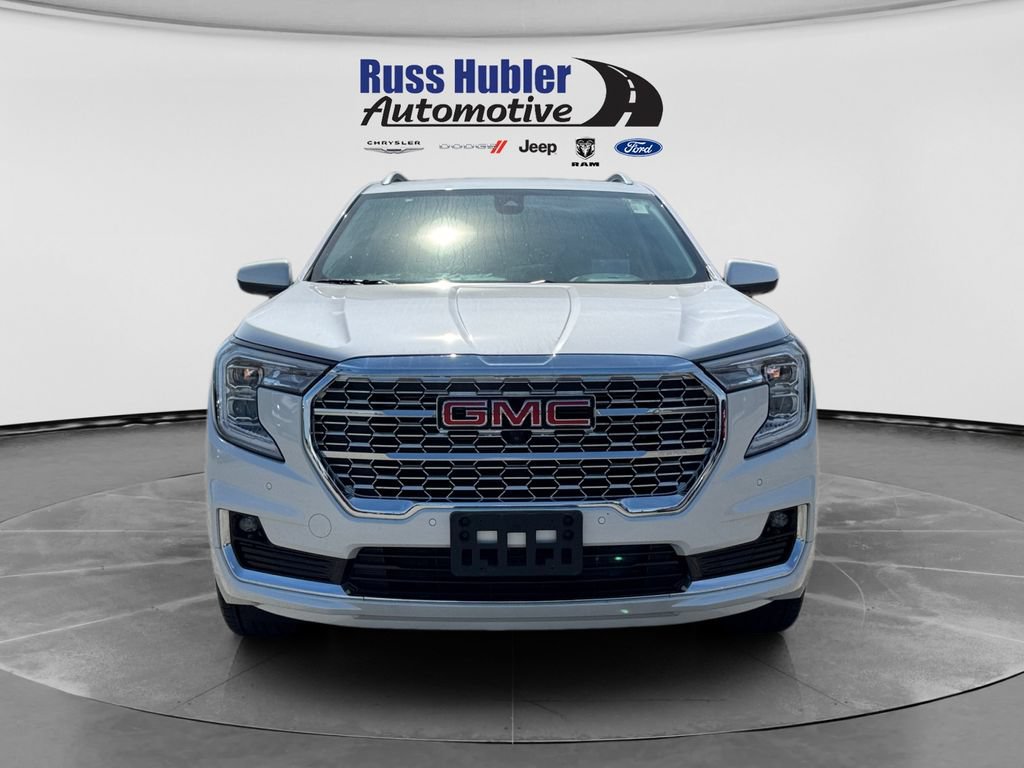 Used 2024 GMC Terrain Denali w/ Denali Premium Package AWD/4WD image 10