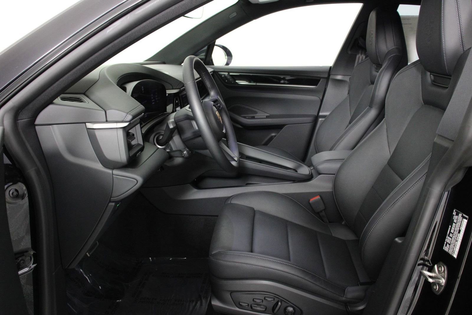 Certified 2025 Porsche Macan 4S Electric image 5