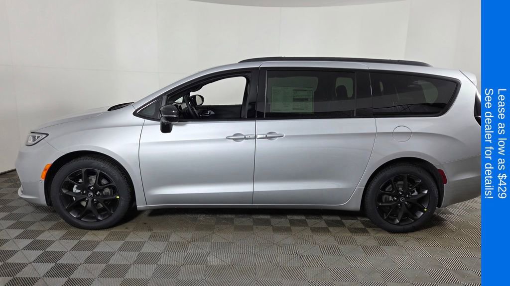 New 2026 Chrysler Pacifica Limited FWD image 4