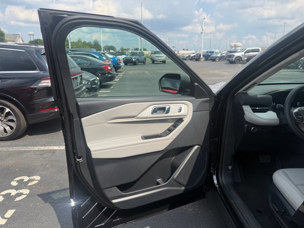 New 2026 Ford Explorer Active w/ Active Comfort Package AWD/4WD image 13